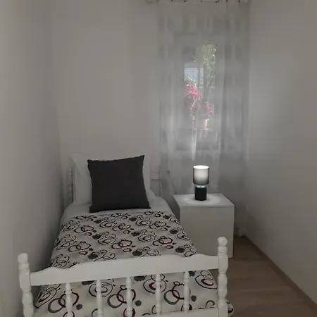 Star Danica*** * 希贝尼克