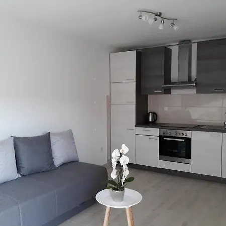 Star Danica*** * 希贝尼克